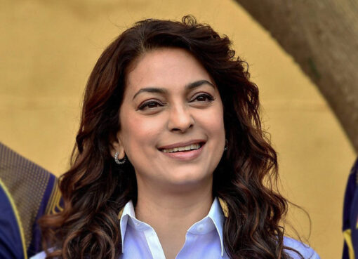 जूही चावला को करना पड़ेगा 20 लाख जुर्माने का भुगतान Juhi Chawla